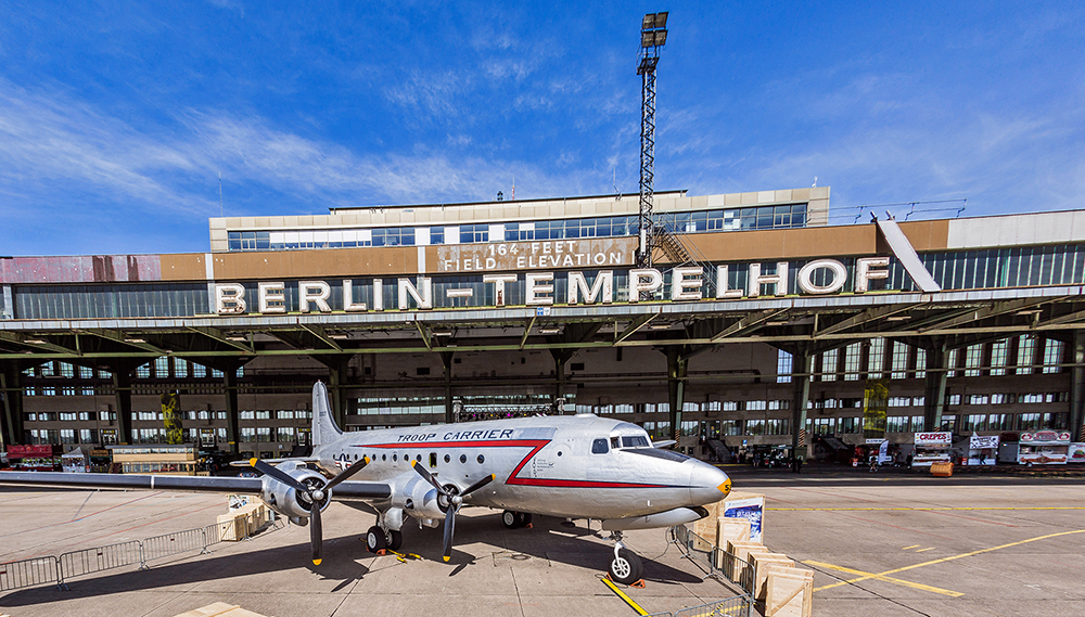 Berlin: Siebtes Berliner Forum für Industriekultur und Gesellschaft: Flughafen Tempelhof.